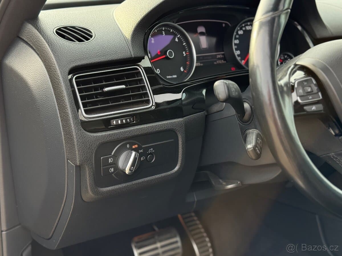 2011 Volkswagen TOUAREG - 10