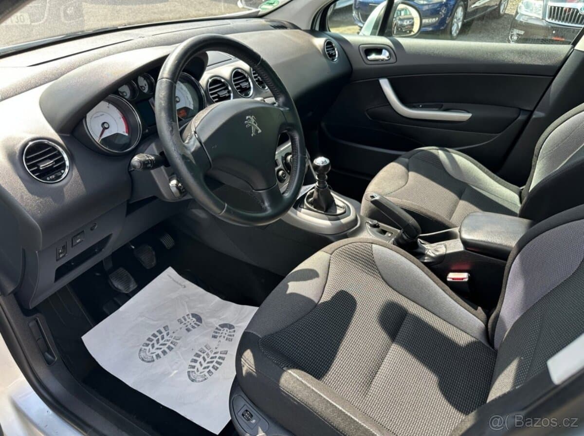2013 Peugeot 308 - 10