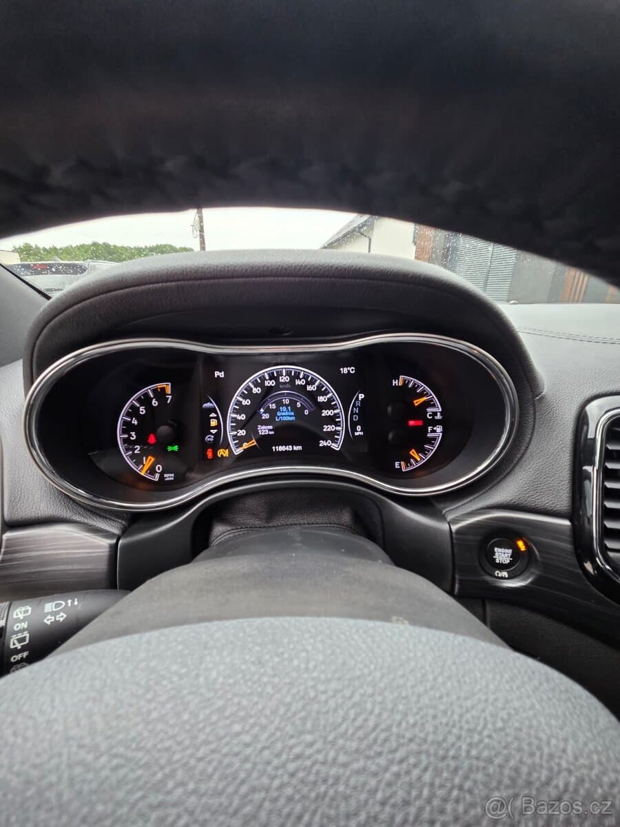 2020 Jeep CHEROKEE - 10
