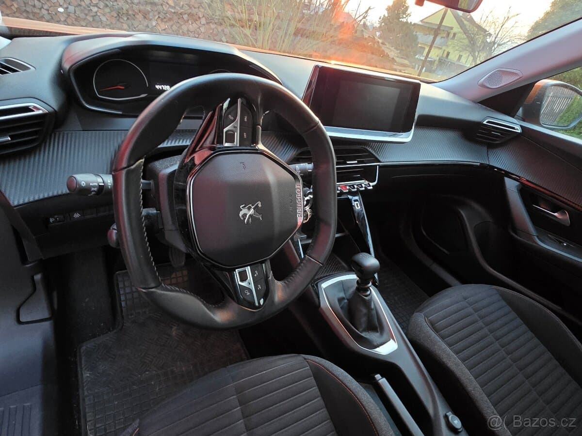2021 Peugeot 2008 - 10