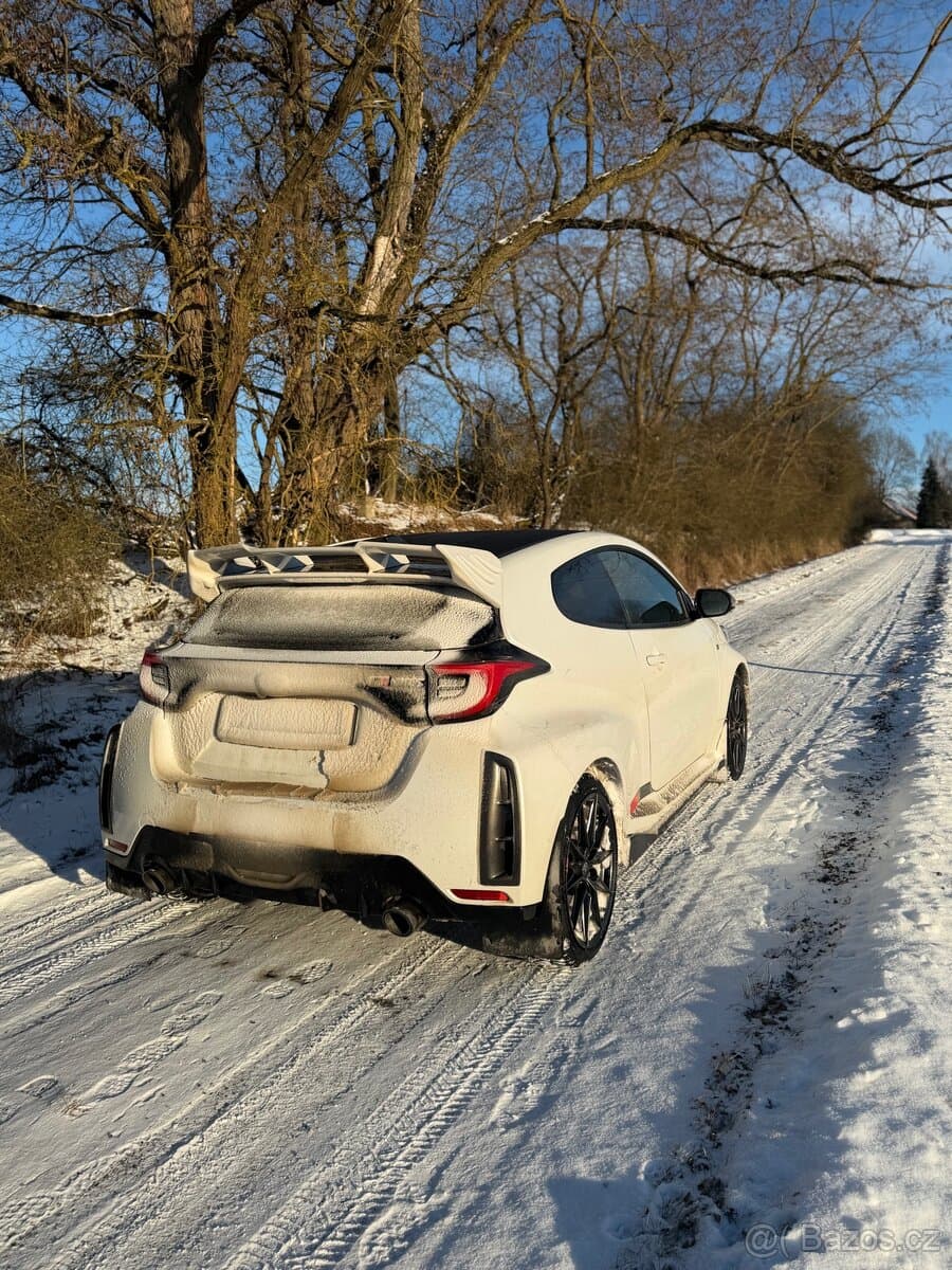 2021 Toyota YARIS - 10