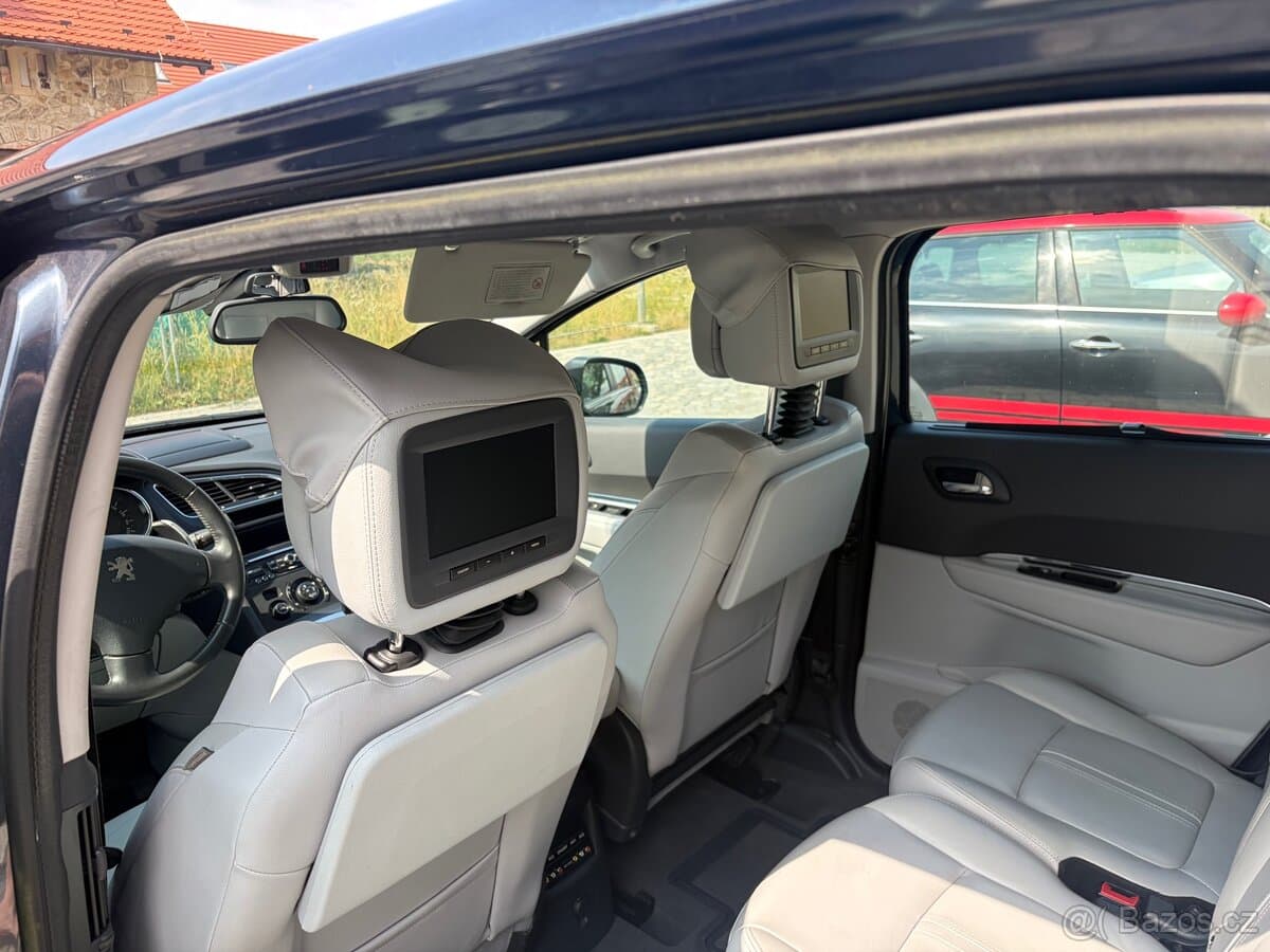 2012 Peugeot 5008 - 10