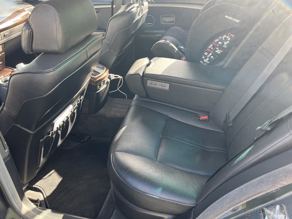 2002 BMW X7 - 10