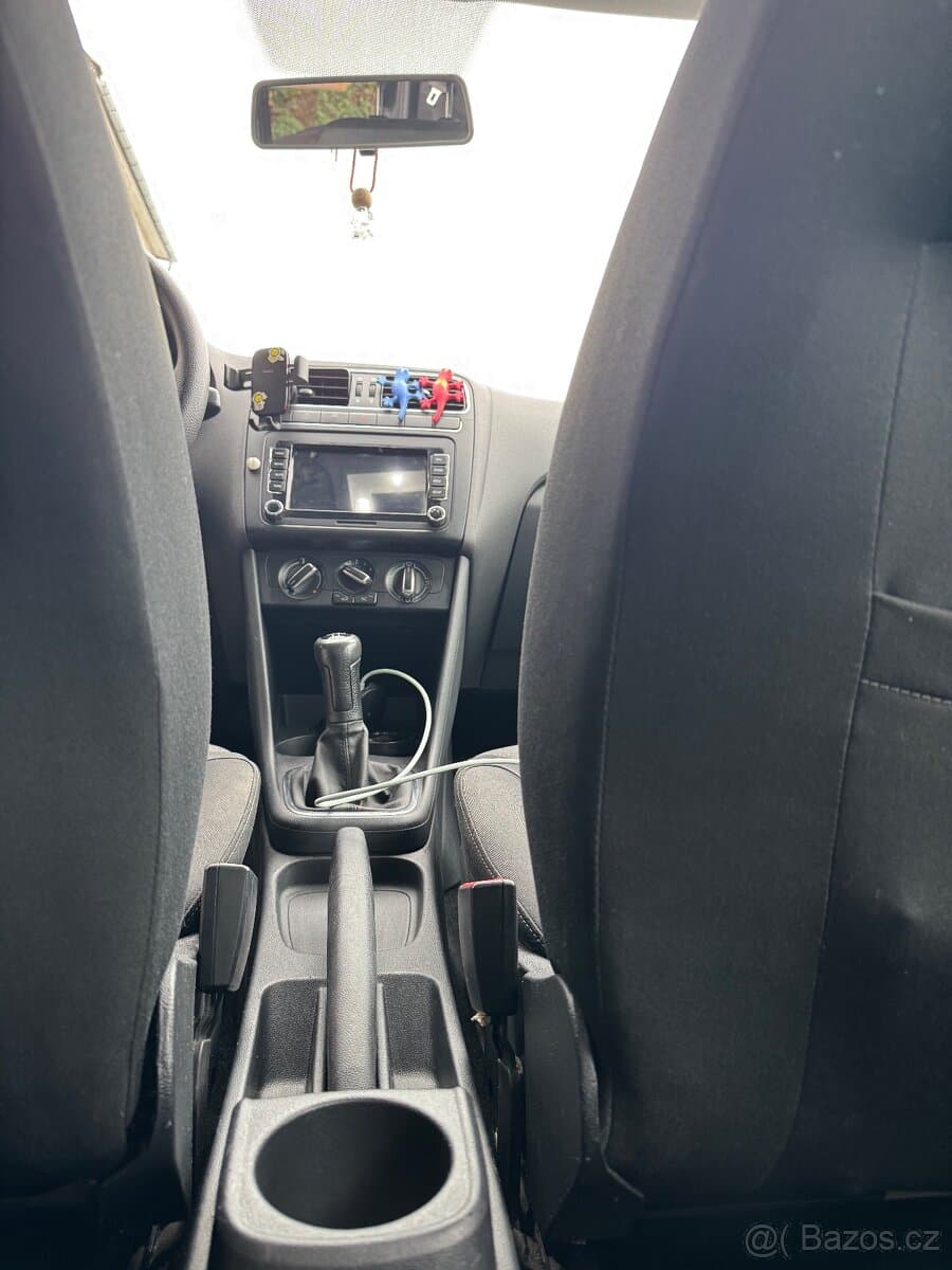 2011 Volkswagen POLO - 10