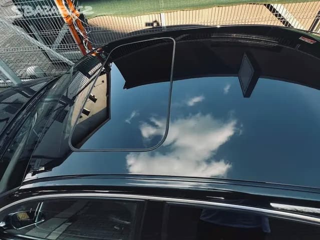 2011 Audi S8 - 10