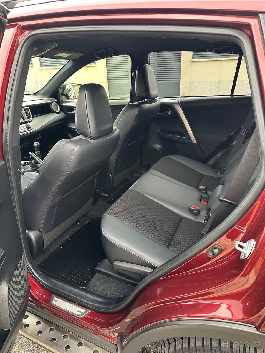 2017 Toyota RAV4 - 10