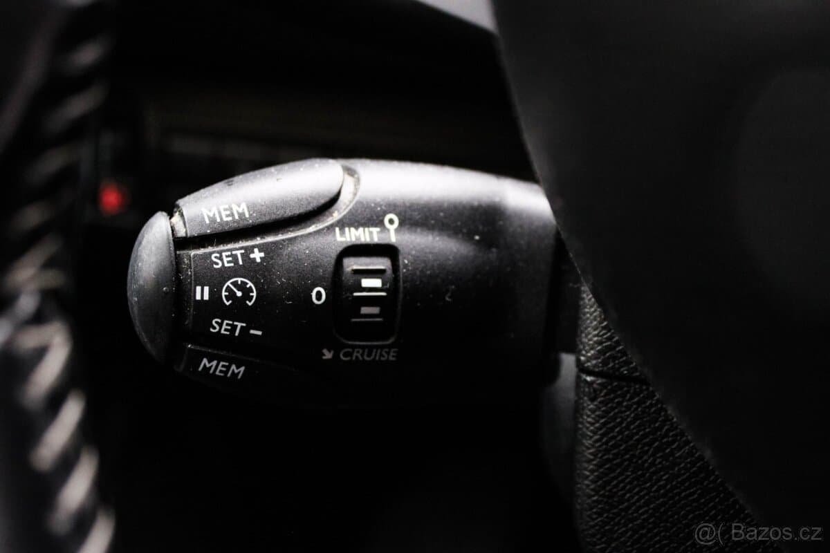 2018 Peugeot 308 - 10
