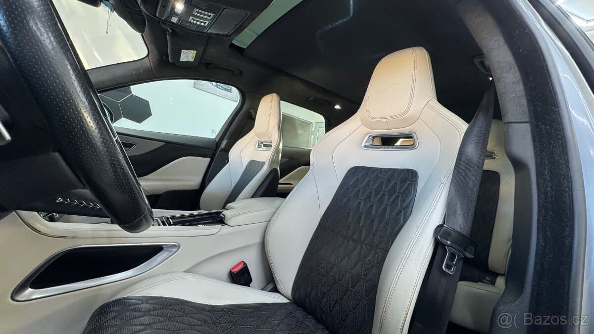 2020 Jaguar F-PACE - 10