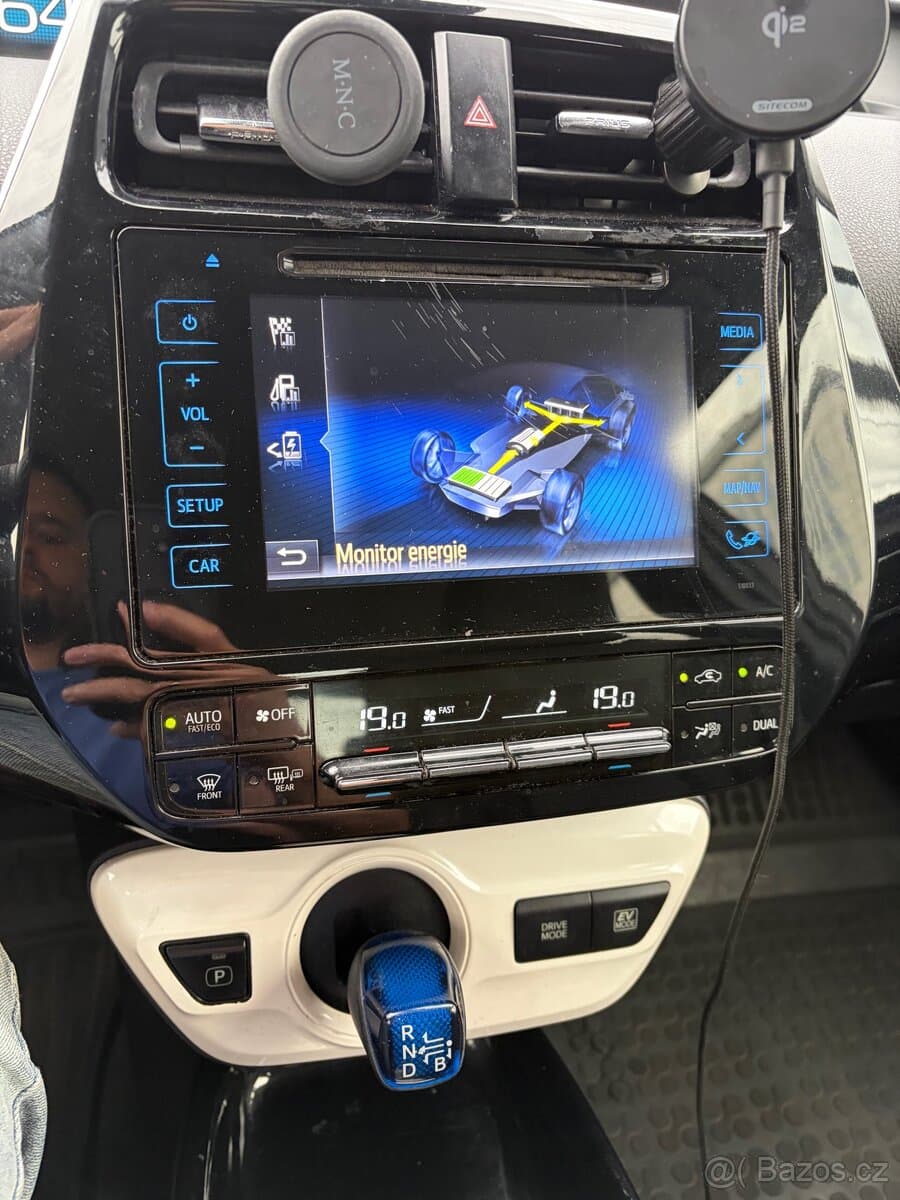 2018 Toyota PRIUS - 10