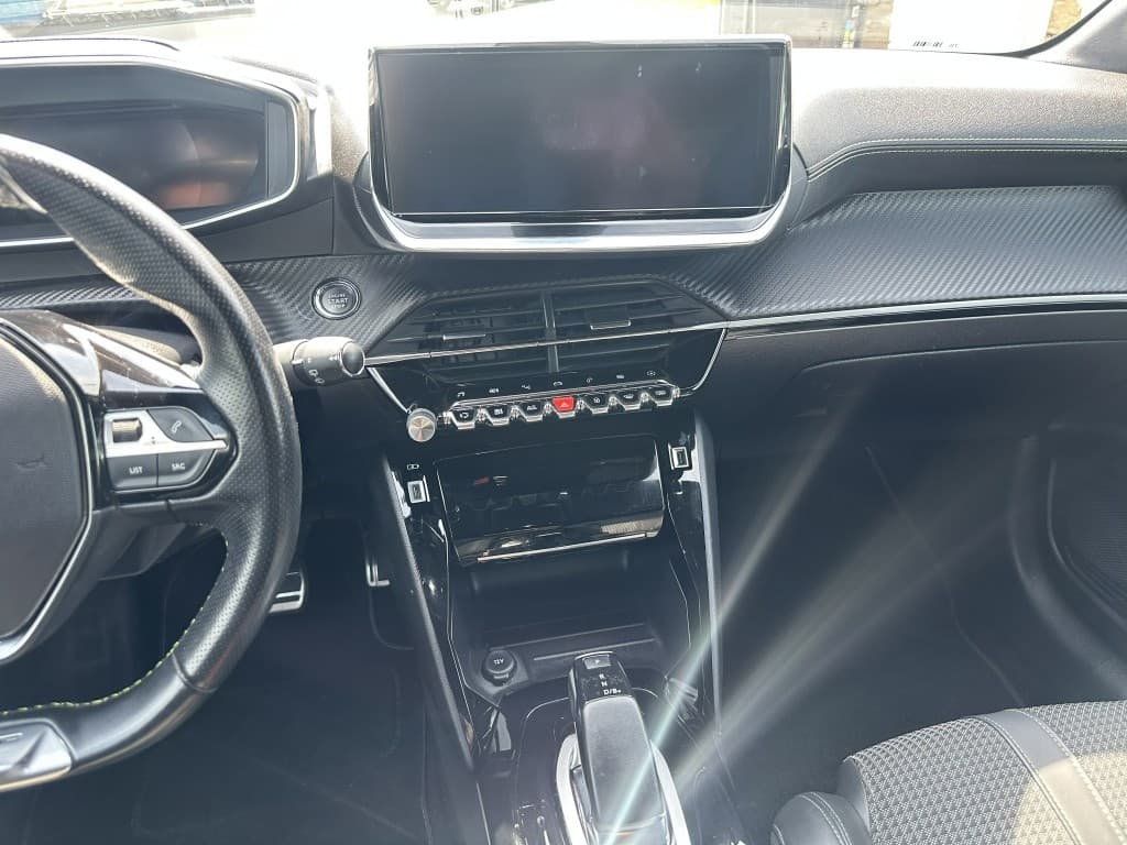 2021 Peugeot 208 - 10