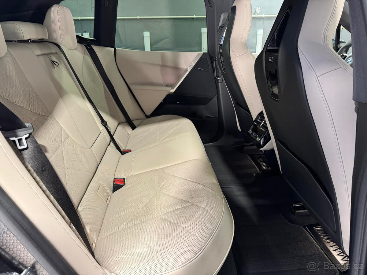 2021 BMW iX - 10