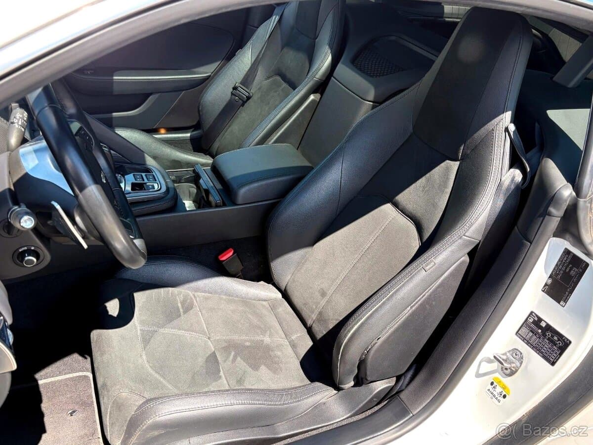 2019 Jaguar F-TYPE - 10