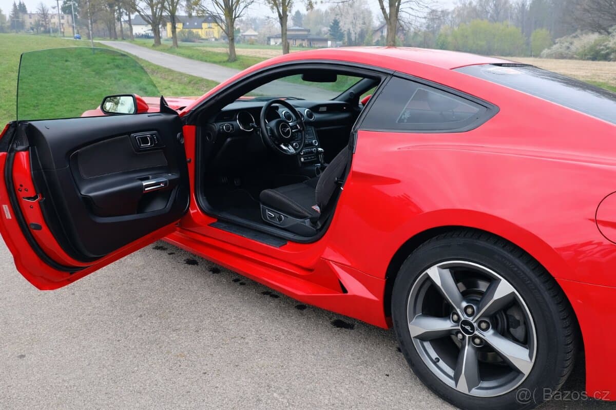 2017 Ford MUSTANG - 10