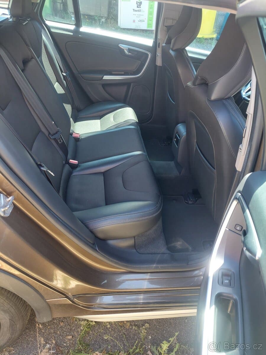 2017 Volvo V60 - 10
