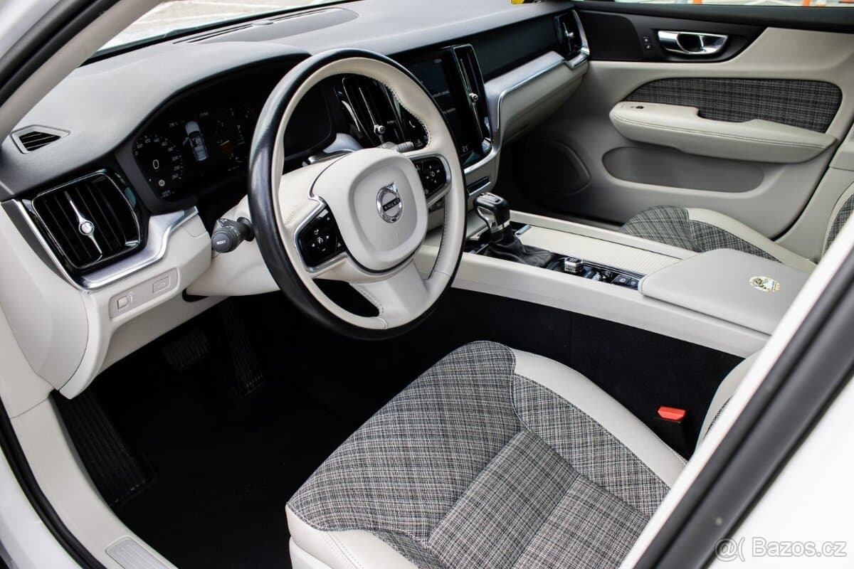 2020 Volvo V60 - 10