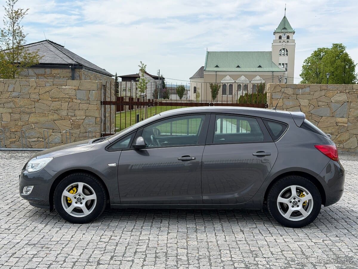 2010 Opel ASTRA - 10