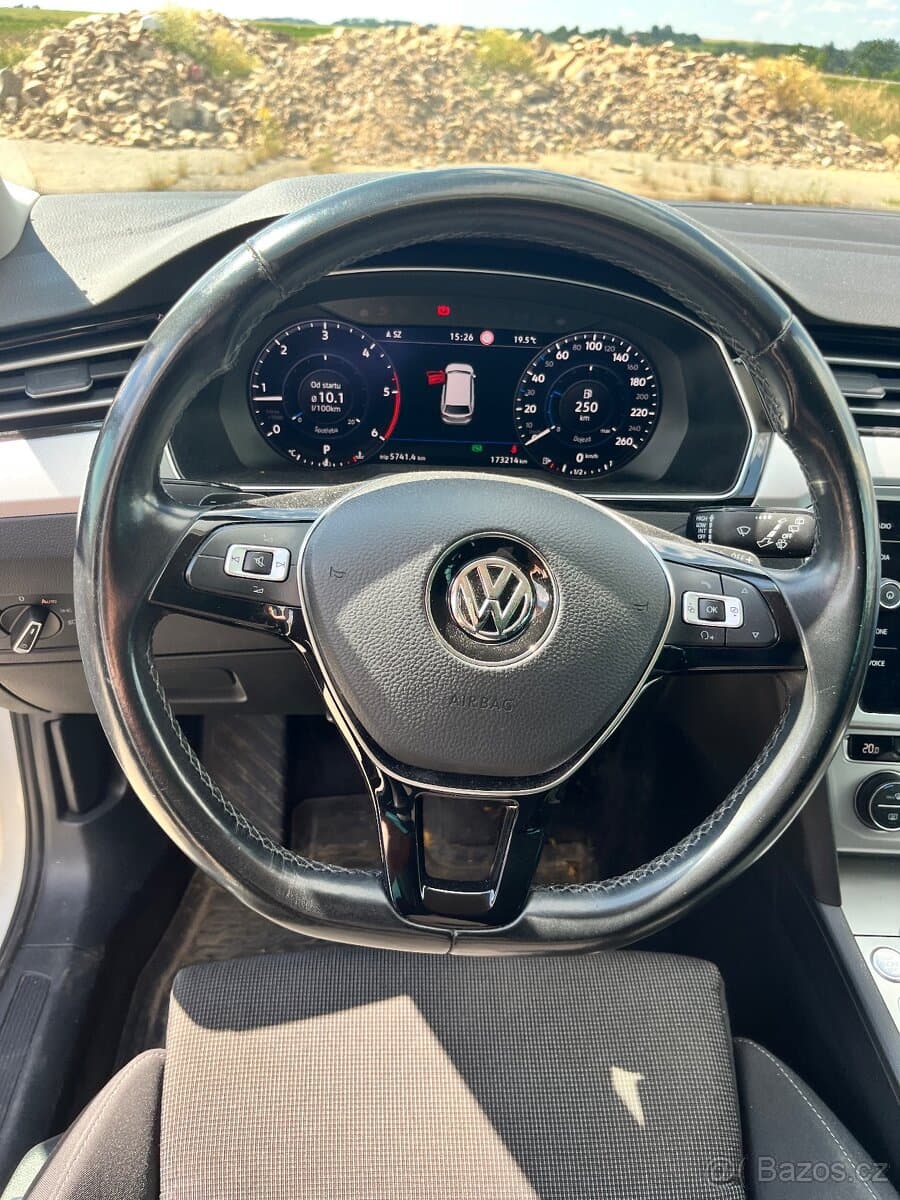 2017 Volkswagen PASSAT - 10