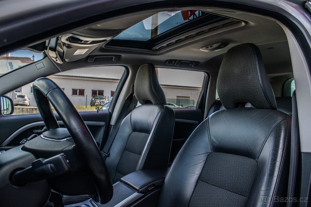 2016 Volvo V70 - 10