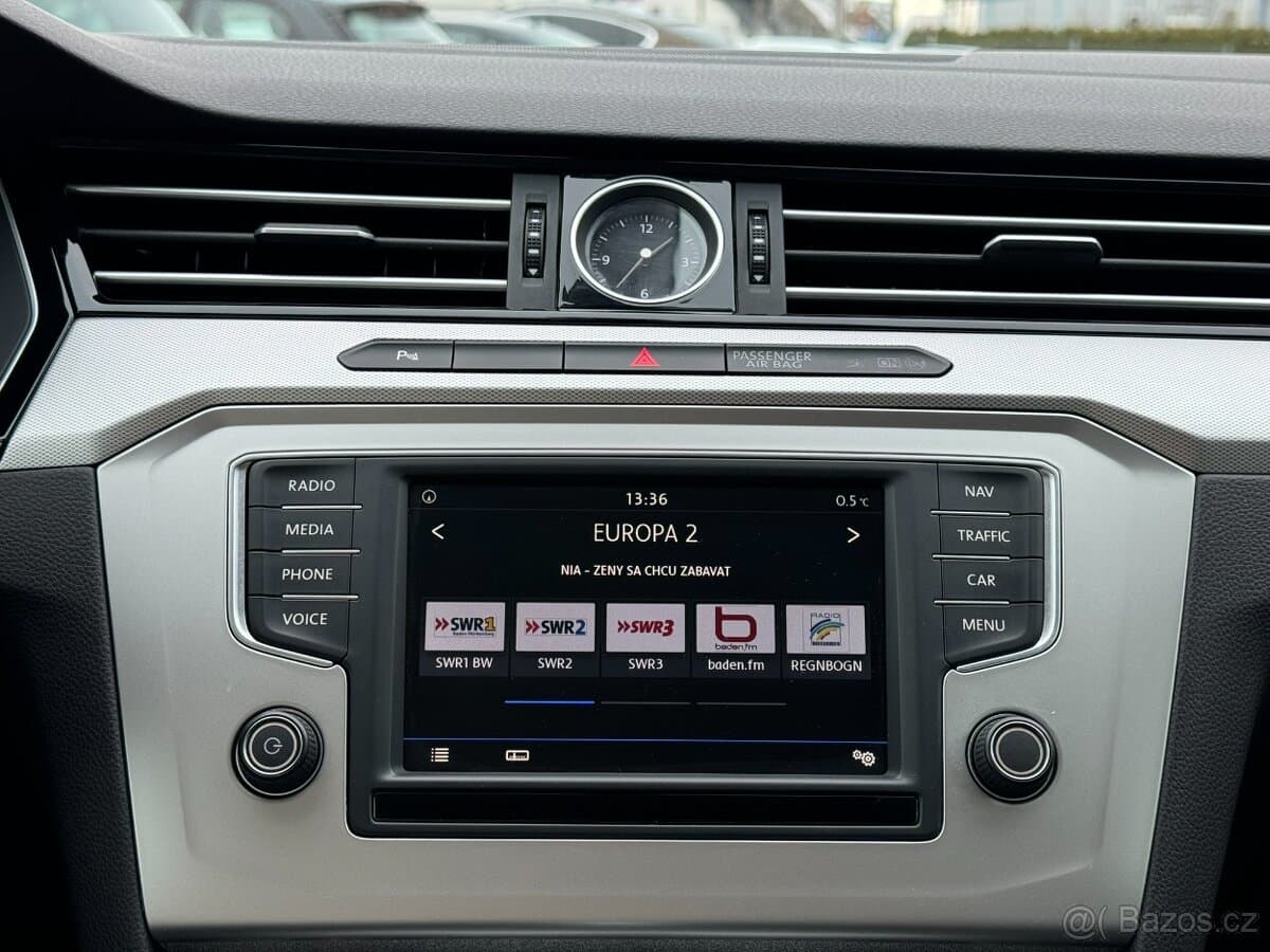 2016 Volkswagen PASSAT - 10