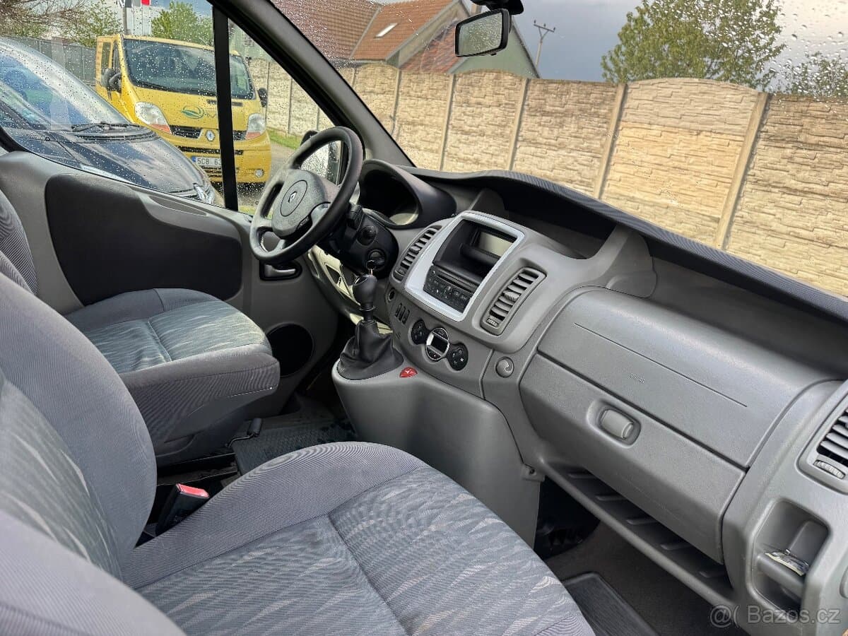 2011 Renault TRAFIC - 10