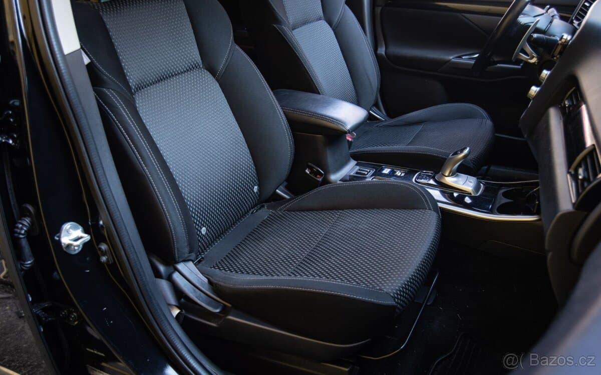 2019 Mitsubishi OUTLANDER - 10