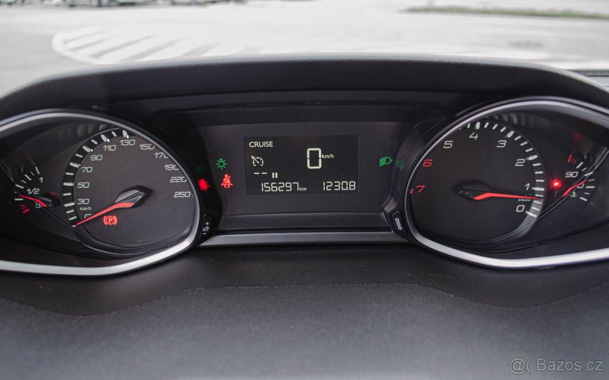 2020 Peugeot 308 - 10