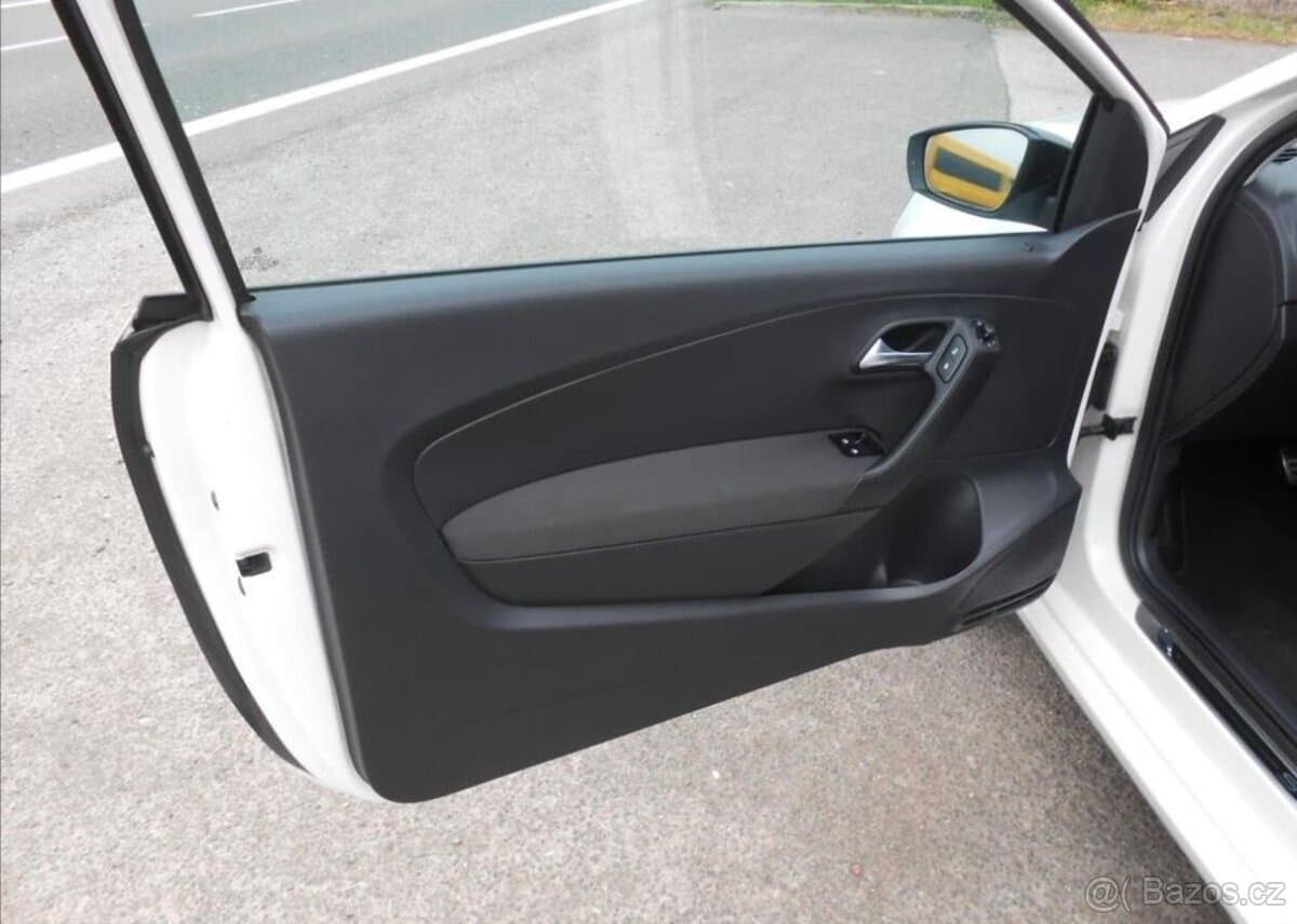 2011 Volkswagen POLO - 10