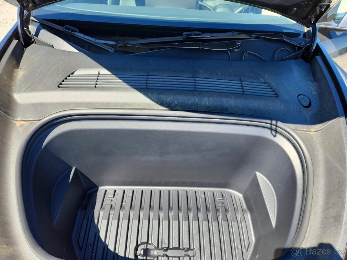 2024 Tesla MODEL Y - 10