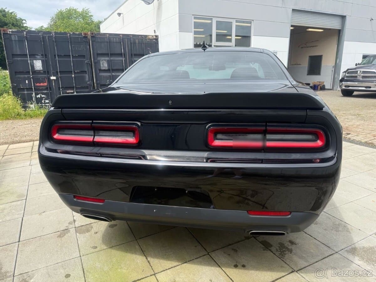 2017 Dodge CHALLENGER - 10