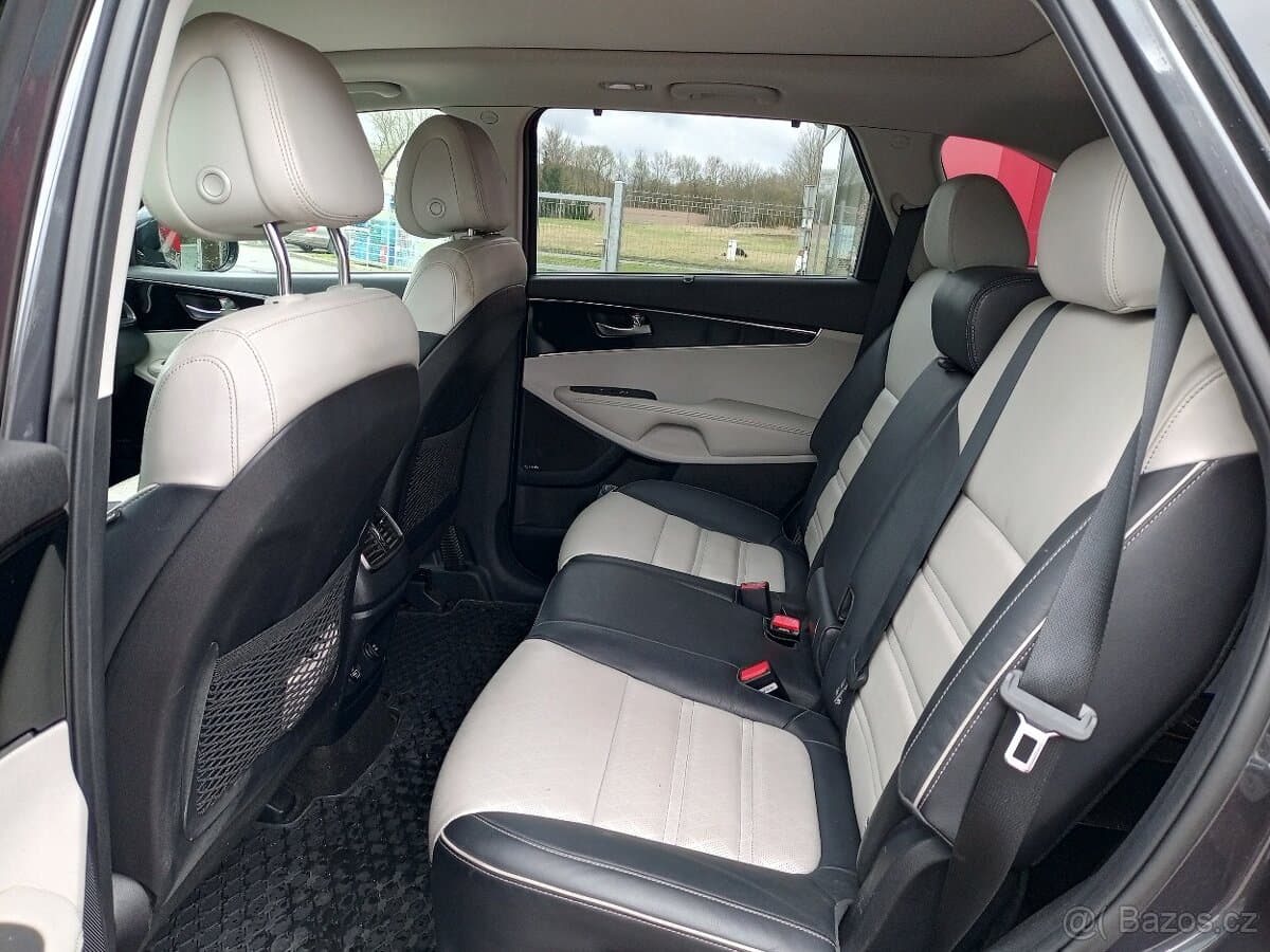 2016 Kia SORENTO - 10