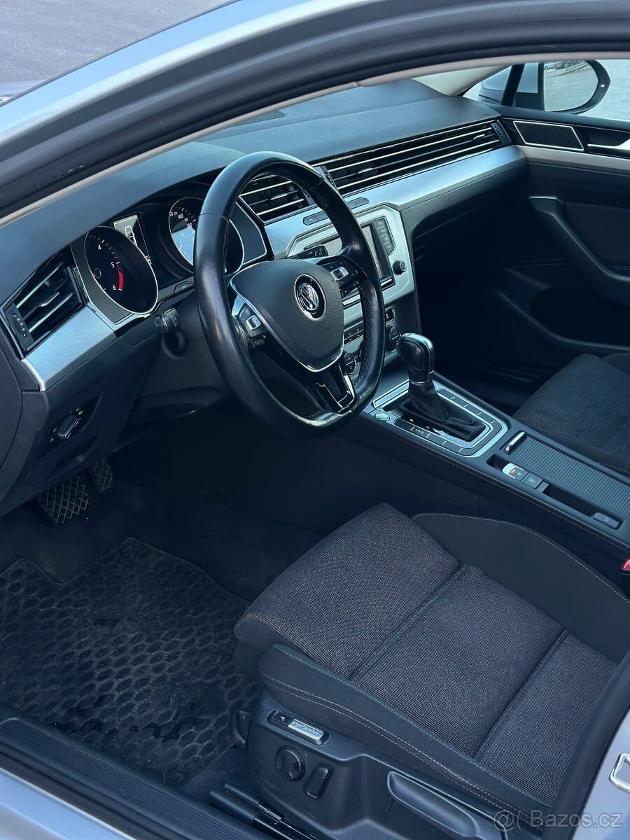 2017 Volkswagen PASSAT - 10