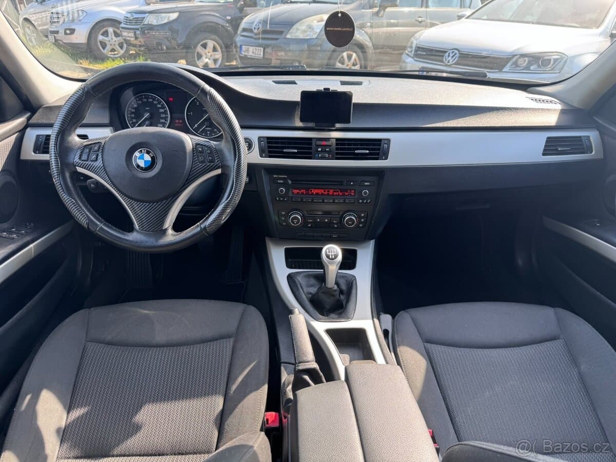 2011 BMW 3-SERIES - 10