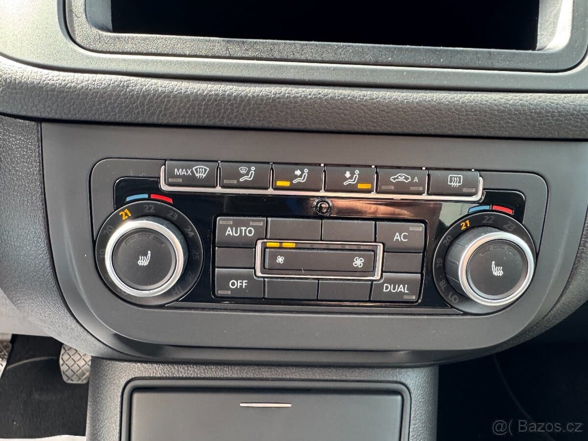 2011 Volkswagen GOLF - 10