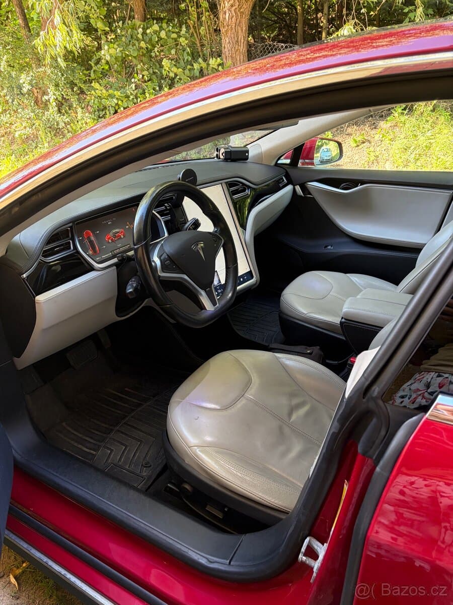 2014 Tesla MODEL S - 10