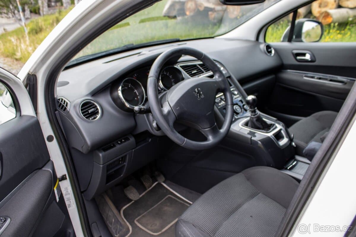2011 Peugeot 5008 - 10