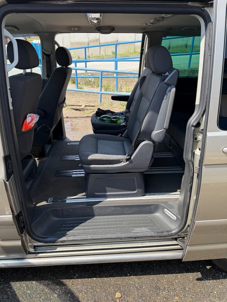 Volkswagen MULTIVAN - 10