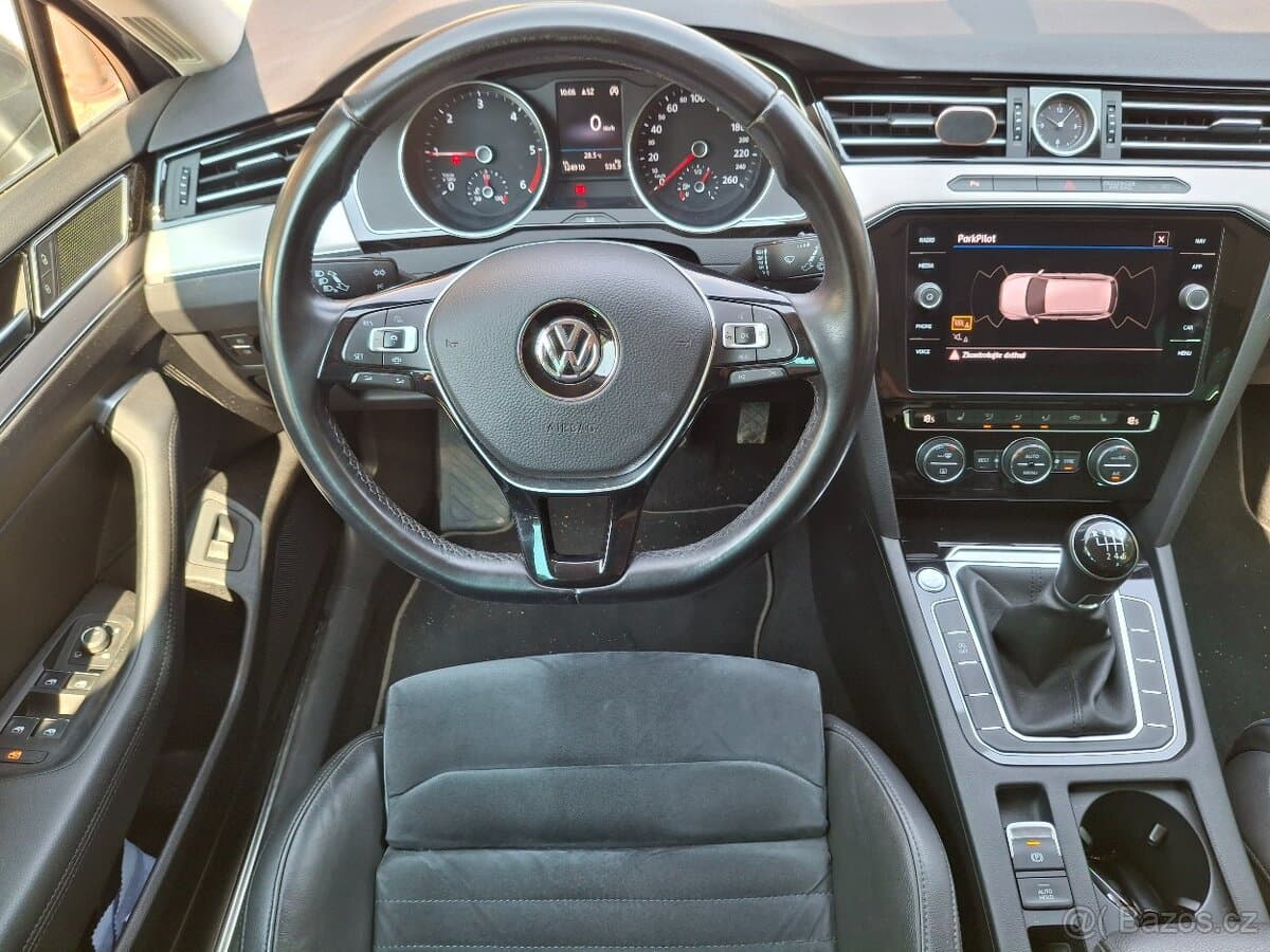 2019 Volkswagen PASSAT - 10