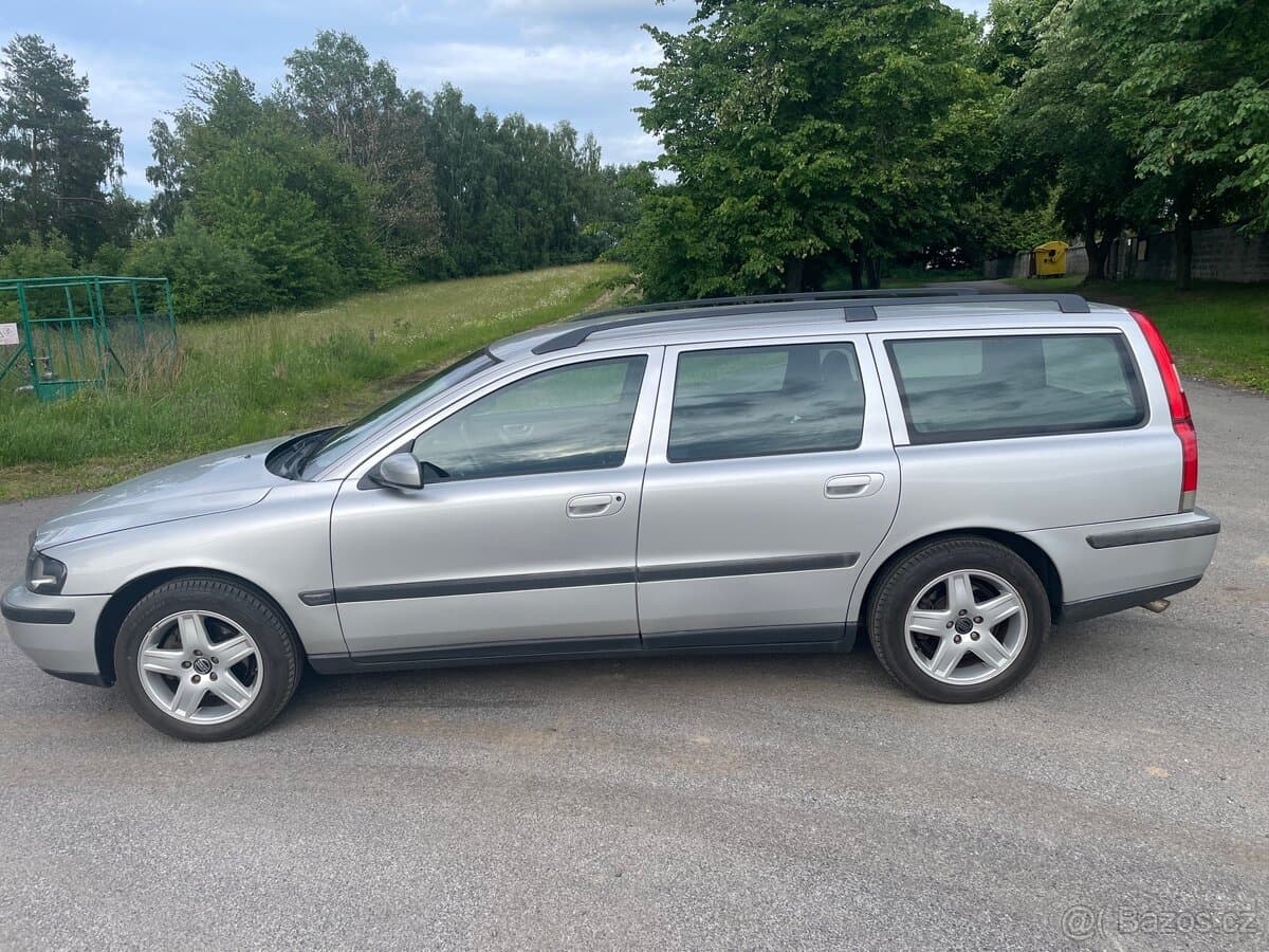 2004 Volvo V70 - 10
