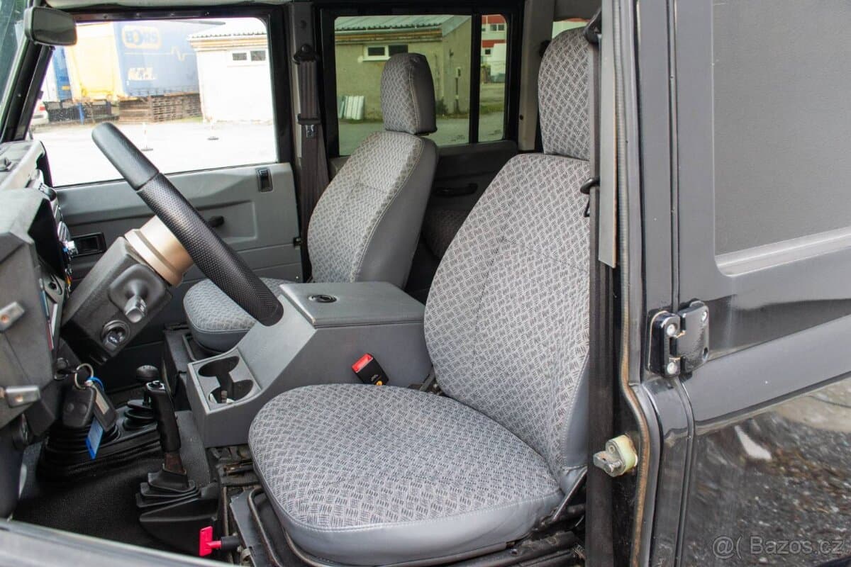 2002 Land Rover DEFENDER - 10