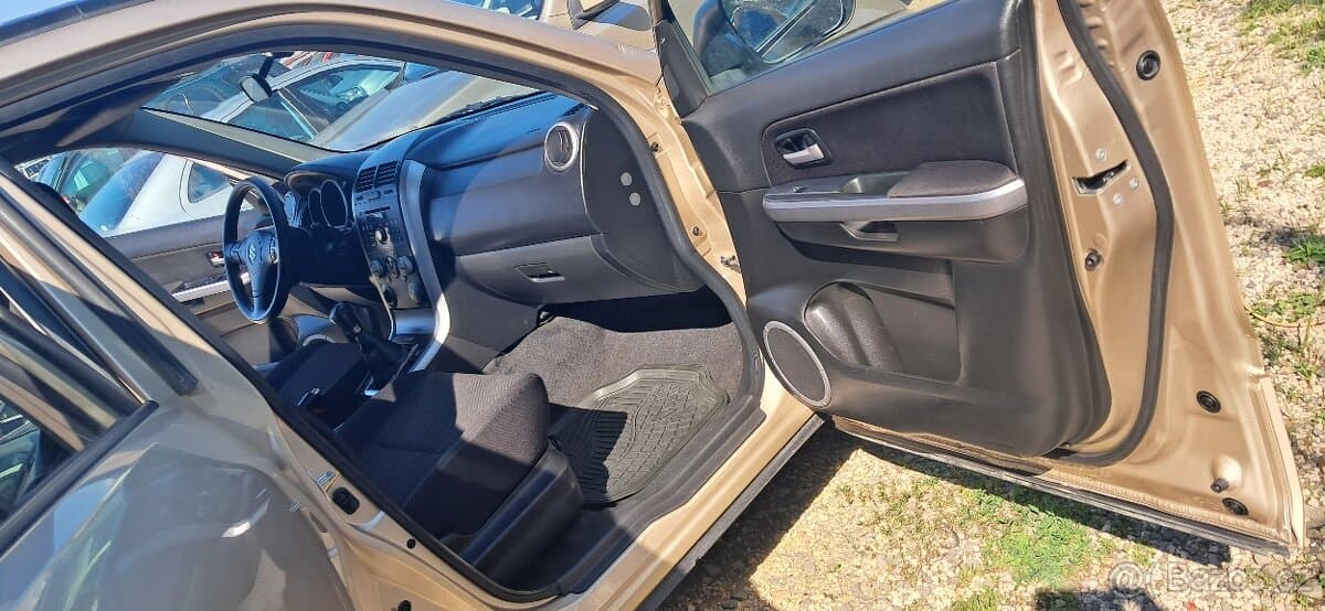 2010 Suzuki GRAND - 10