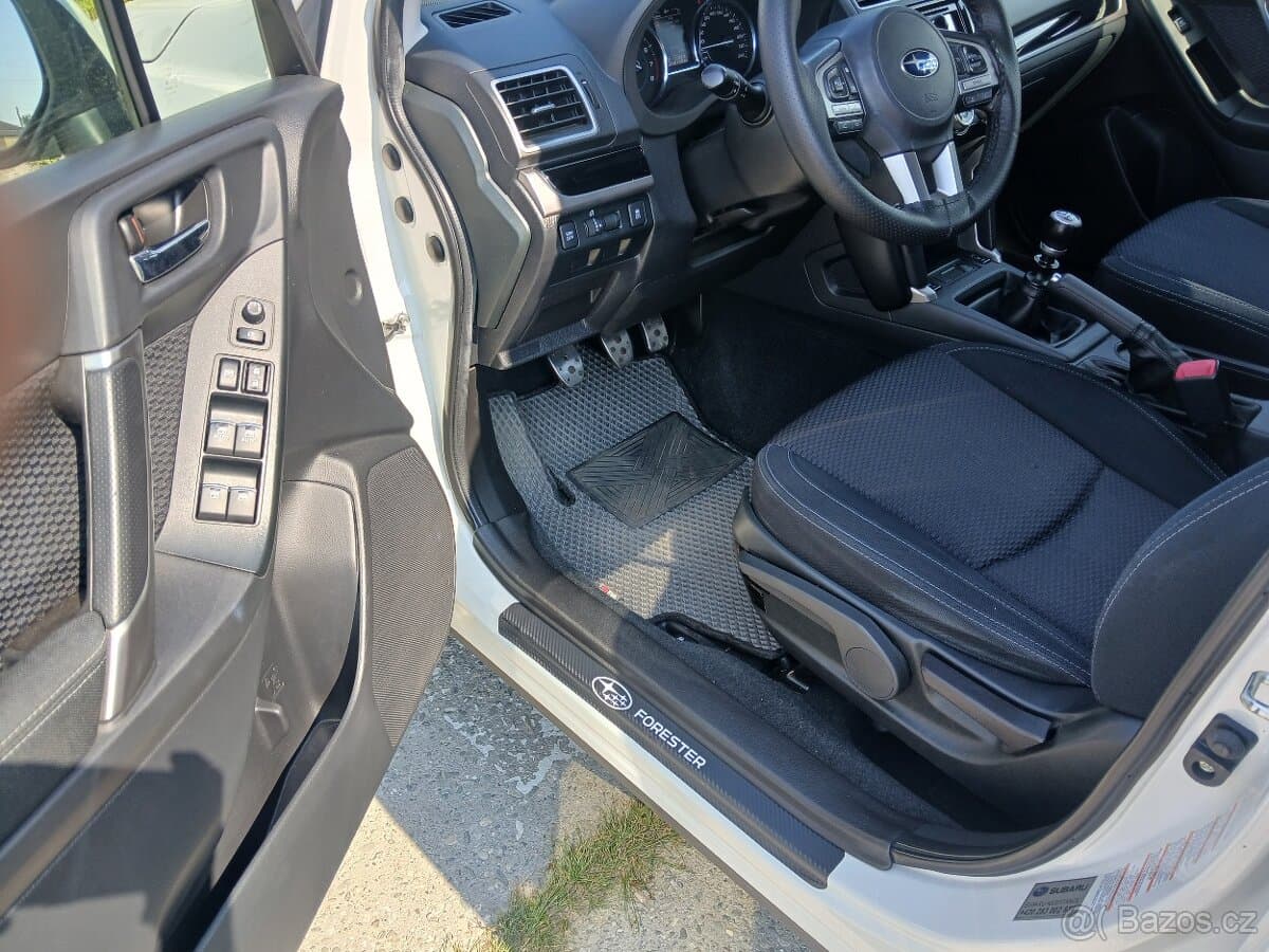 2017 Subaru FORESTER - 10