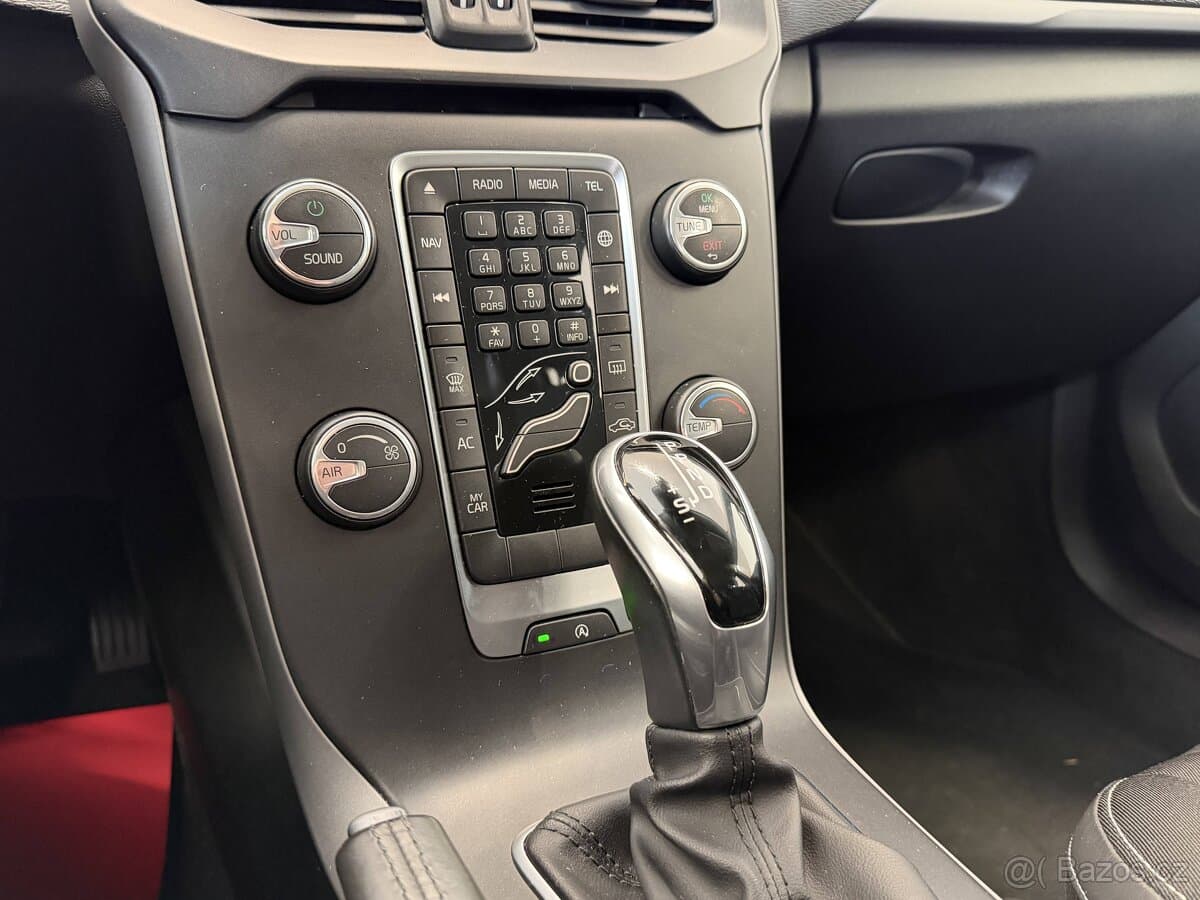 2019 Volvo V40 - 10