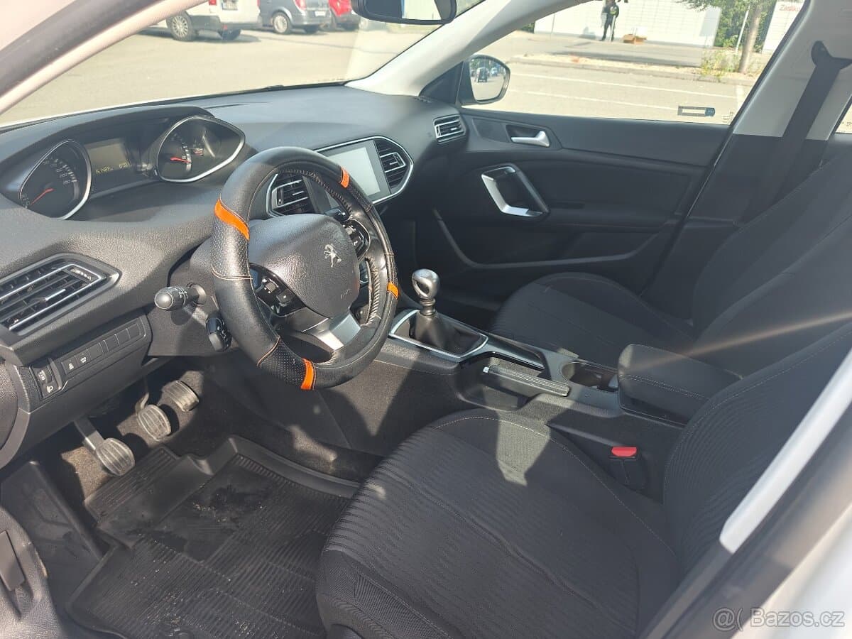 2016 Peugeot 308 - 10