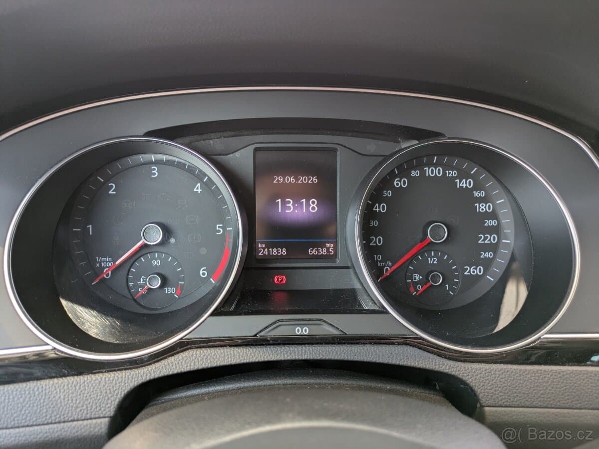 2018 Volkswagen PASSAT - 10