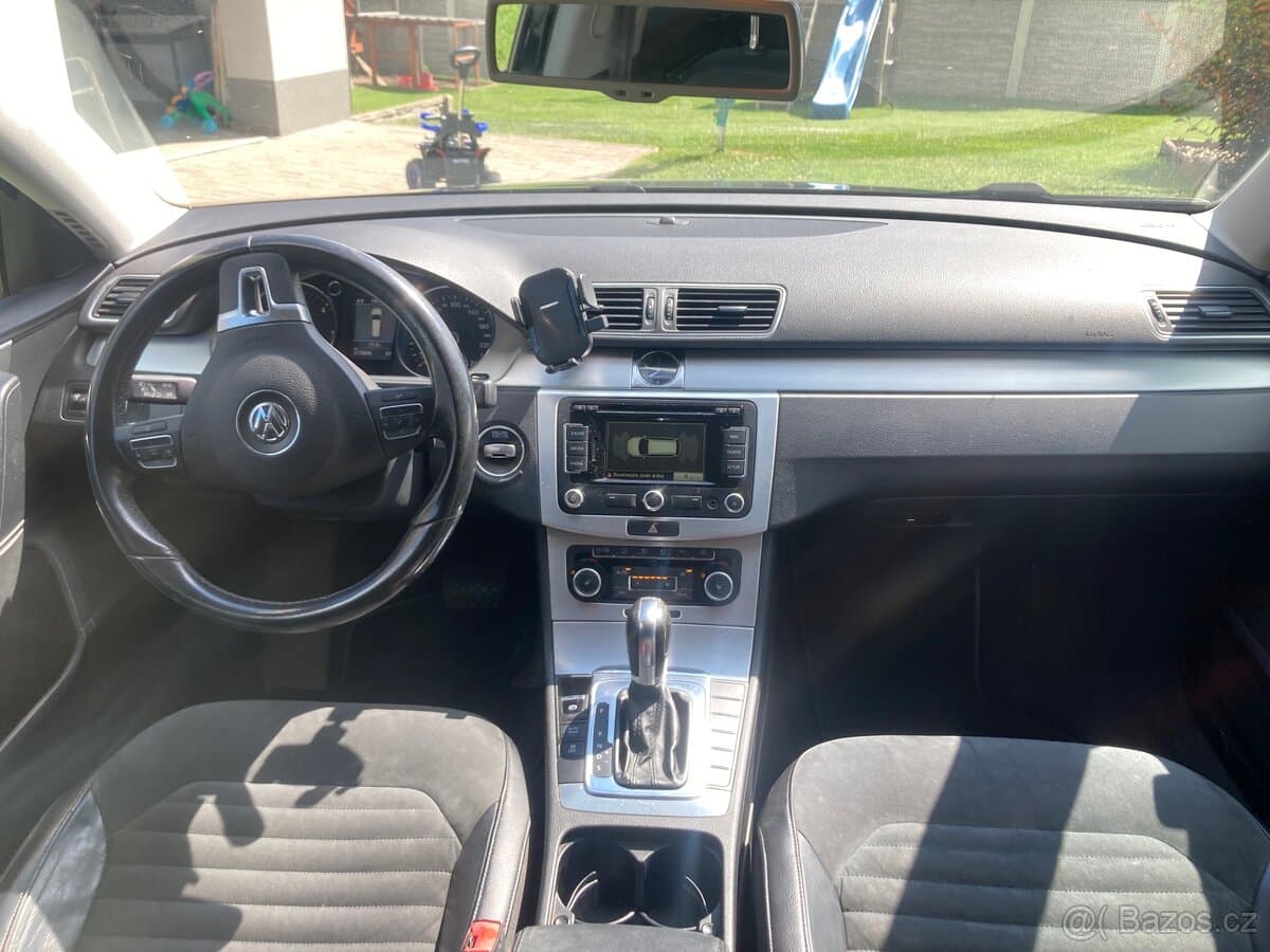 2011 Volkswagen PASSAT - 10
