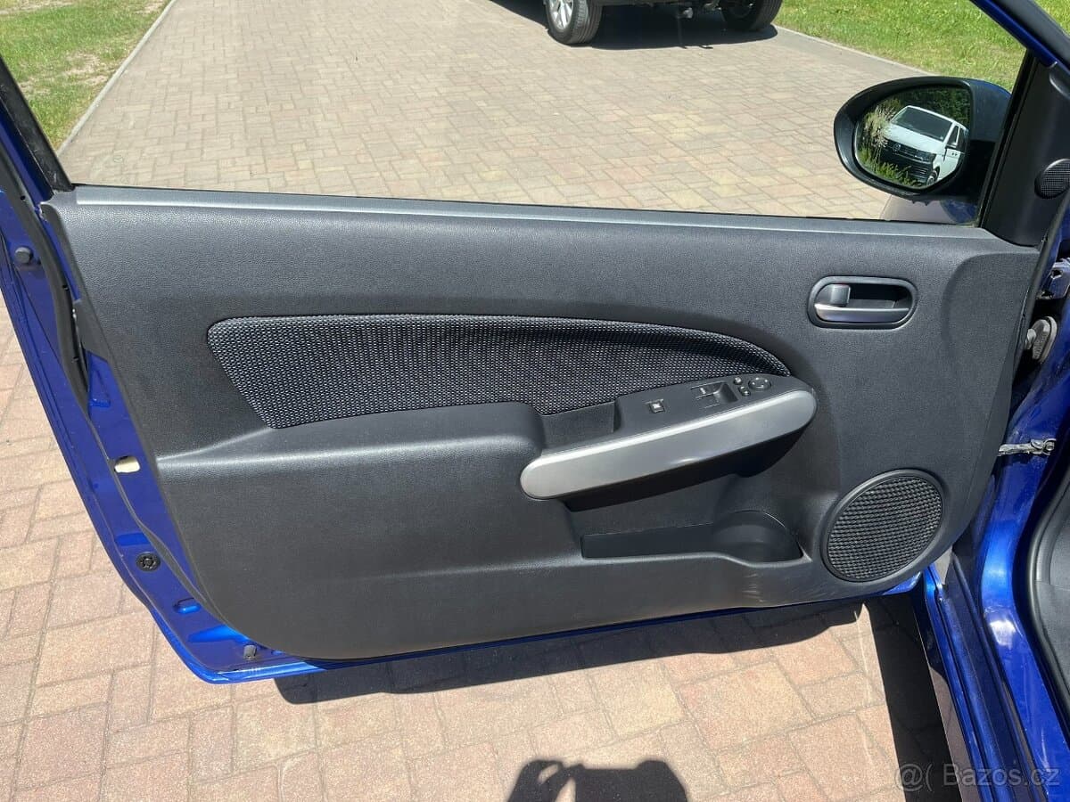 2010 Mazda 2 - 10