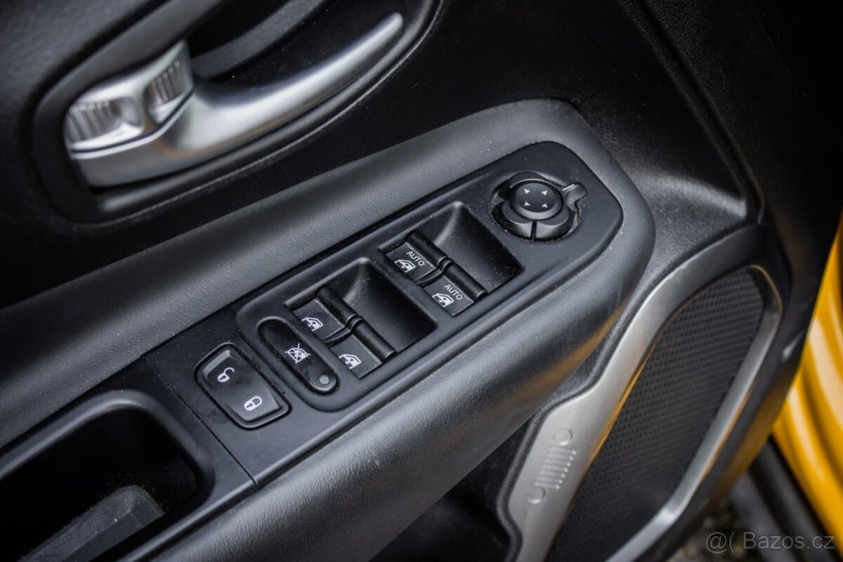 2018 Jeep RENEGADE - 10