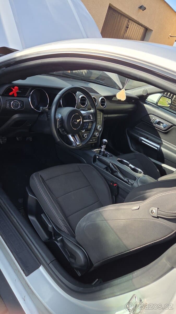 2017 Ford MUSTANG - 10