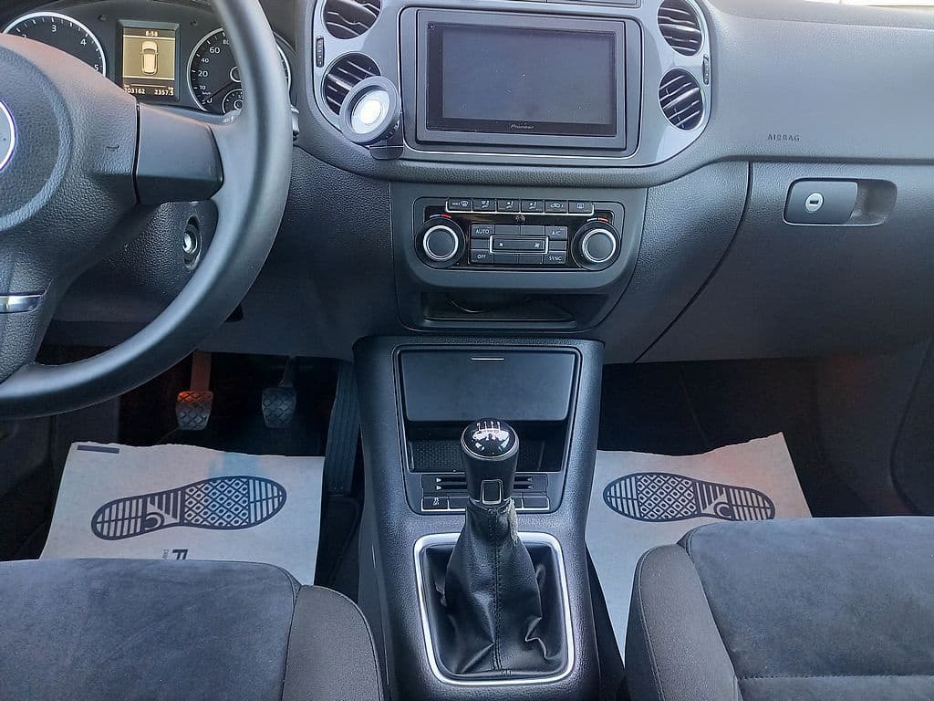 2012 Volkswagen TIGUAN - 10