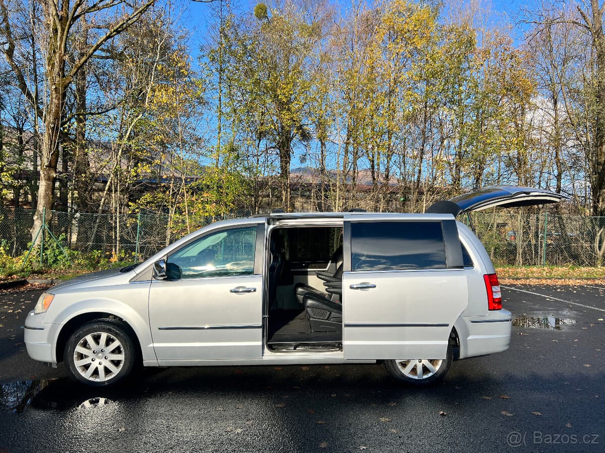 2011 Chrysler VOYAGER - 10